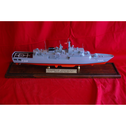 TCG SALİHREİS  F246  FIRKATEYN  MAKETİ (52 cm)