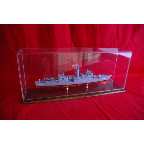 TCG ZAFER  F253  FIRKATEYN  MAKETİ (38 cm)